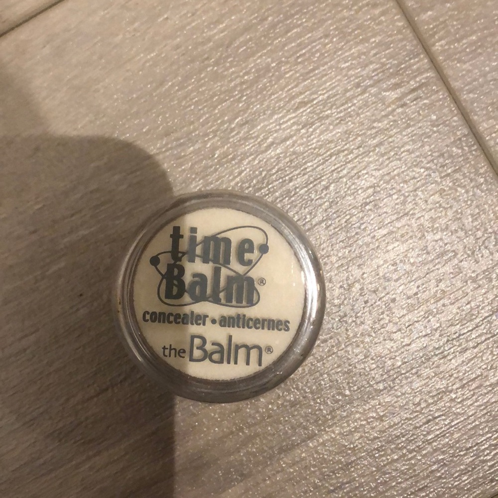 Brand new theBalm concealer